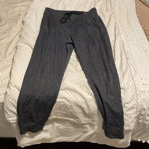 charcoal gray AE joggers!